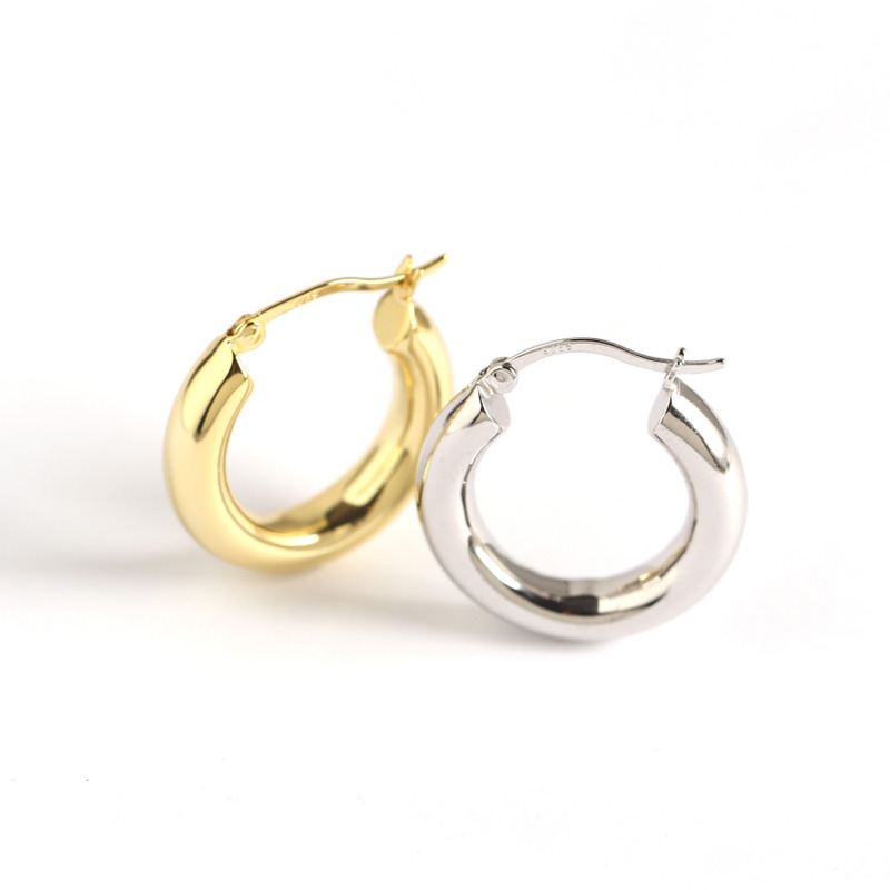 Minimalistic silverbene huggie hoop earrings made of 925 sterling silver, showcasing a sleek design.