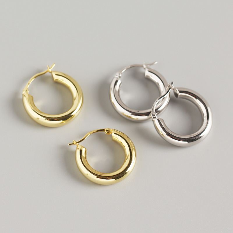 Silverbene minimalistic 925 sterling silver runde huggie hoop earrings displayed on a soft background.