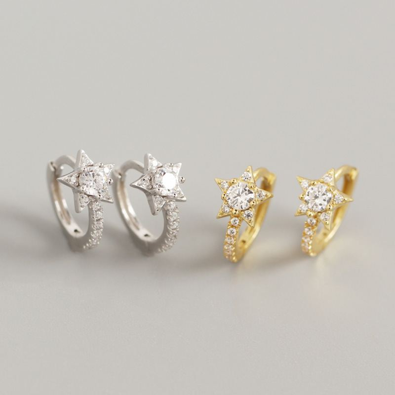 Hübsche silberne Ohrringe für Mädchen mit funkelnden CZ-Sternen, 925 Sterling Silber, runde Creolen von silverbene