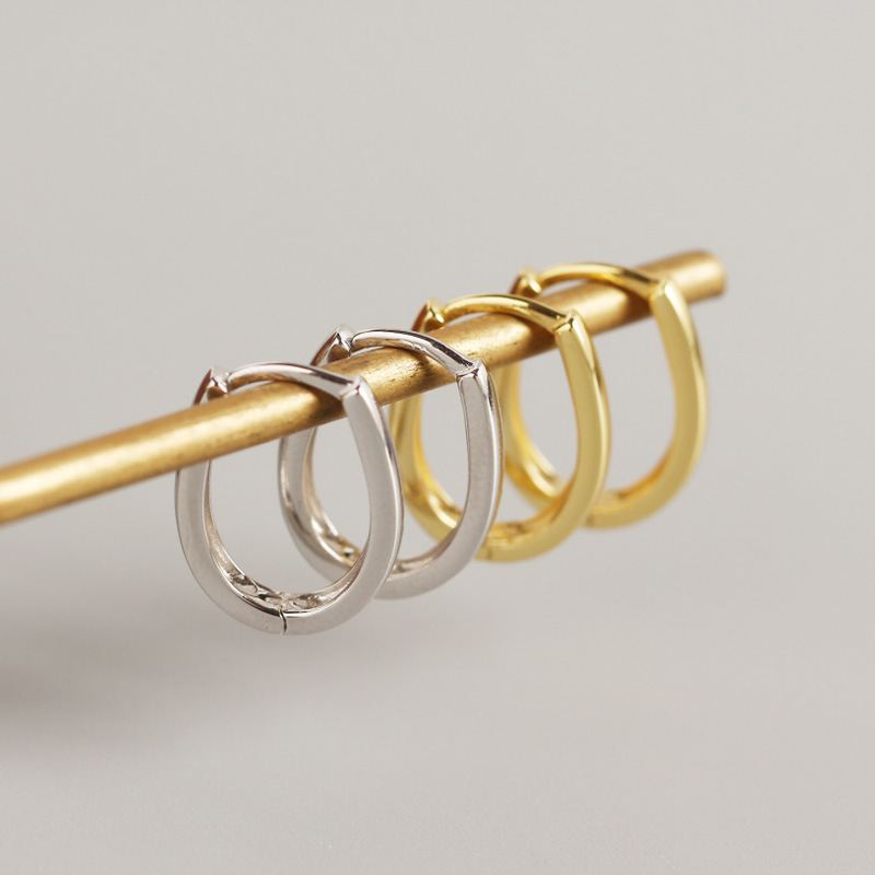 Minimalistische silberne Hoop-Ohrringe in U-Form aus 925er Sterling Silber von silverbene, geometrisches Design.