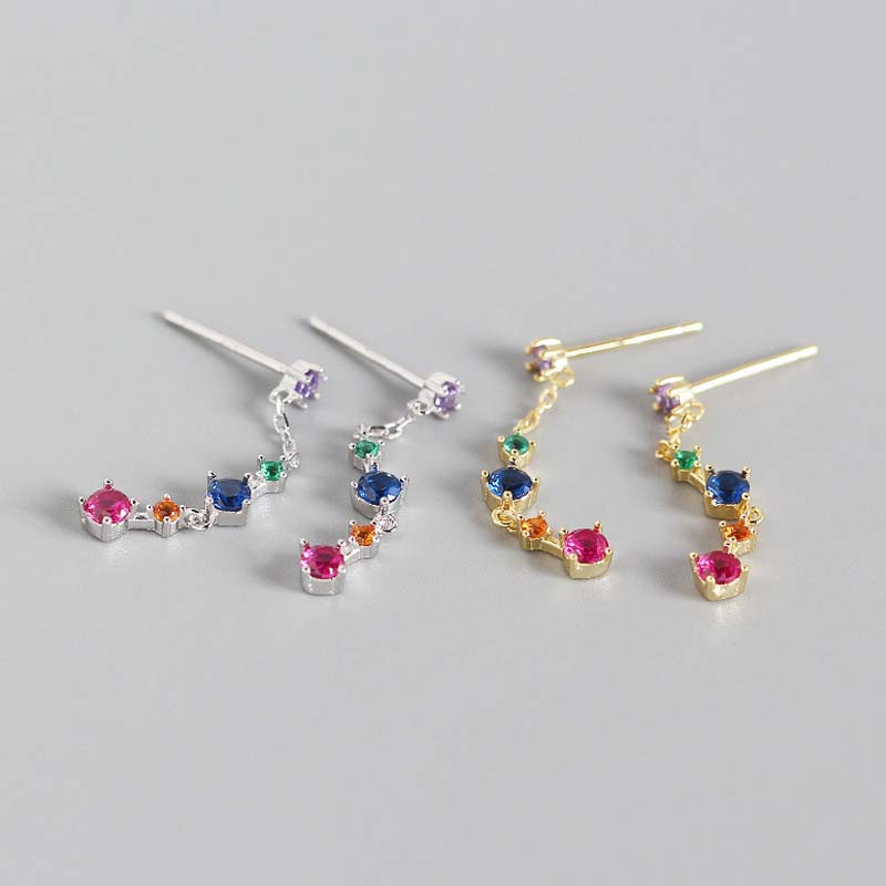 Bunte geometrische CZ-Ohrringe aus 925er Sterling Silber von silverbene, schwingende Designs mit farbigen Steinen.