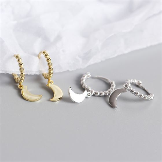 Elegante silberne Ohrringe aus Sterling Silber mit geometrischem, glänzendem Monddesign in runden Formen von silverbene