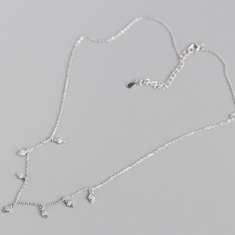 Elegante silberne Halskette mit Rhombus-Design und Zirkonia, aus 925 Sterling Silber von silverbene.