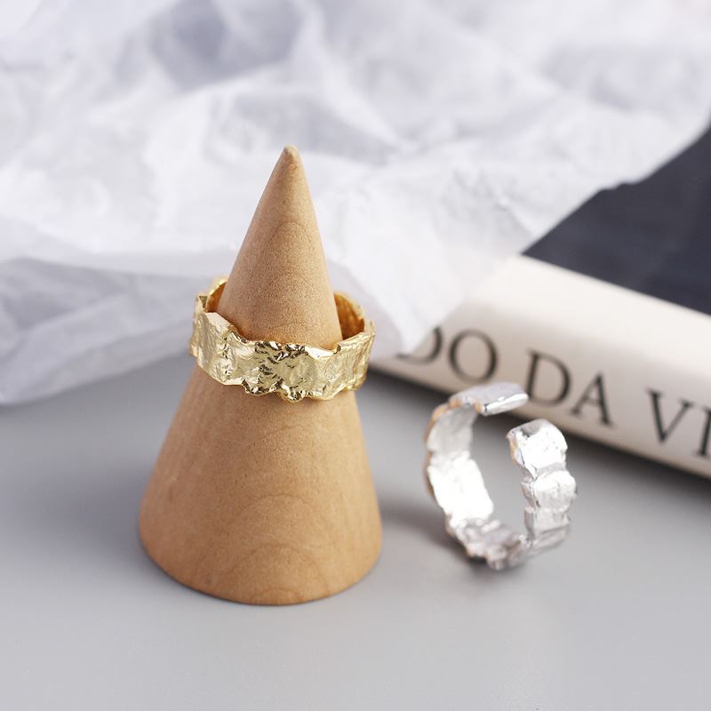 Verstellbarer Faltstruktur Ring aus 925 Sterlingsilber von silverbene, modernes Design mit einzigartiger Textur.