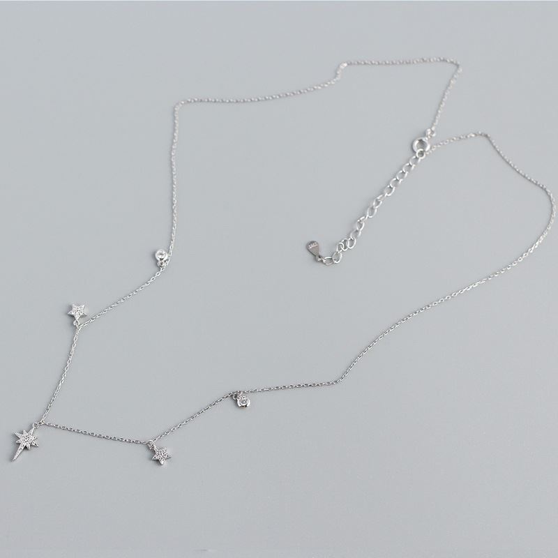 Halskette für Damen aus 925er Sterling Silber mit funkelnden Sternen und Zirkonia von silverbene, glänzend und elegant.