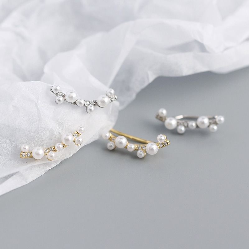 Silverbene Ohrstecker mit Muschelkern-Perlen auf silbernem Zweig-Design, 925 Sterling Silber, nicht Piercings.