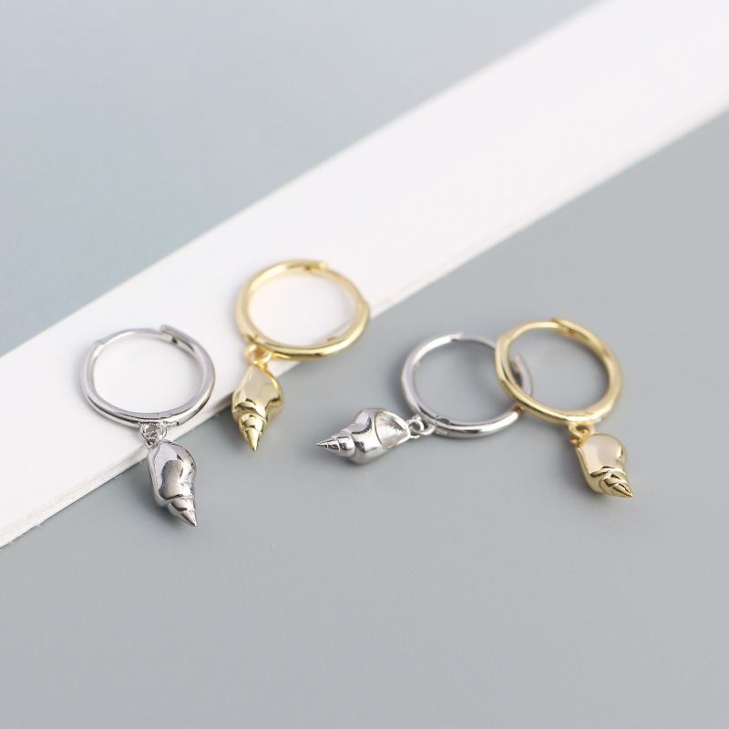 Silverbene Geometry Shell Conch Ohrringe aus 925er Sterling Silber in Hoop-Design, detailreiche Ohrschmuck-Illustration