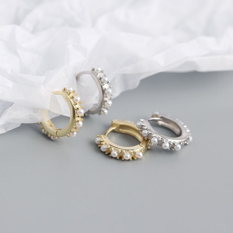 Silverbene Office Mini Shell Pearls 925 Sterling Silber Huggie Ohrringe, kleine Perlen in goldener Huggie-Form