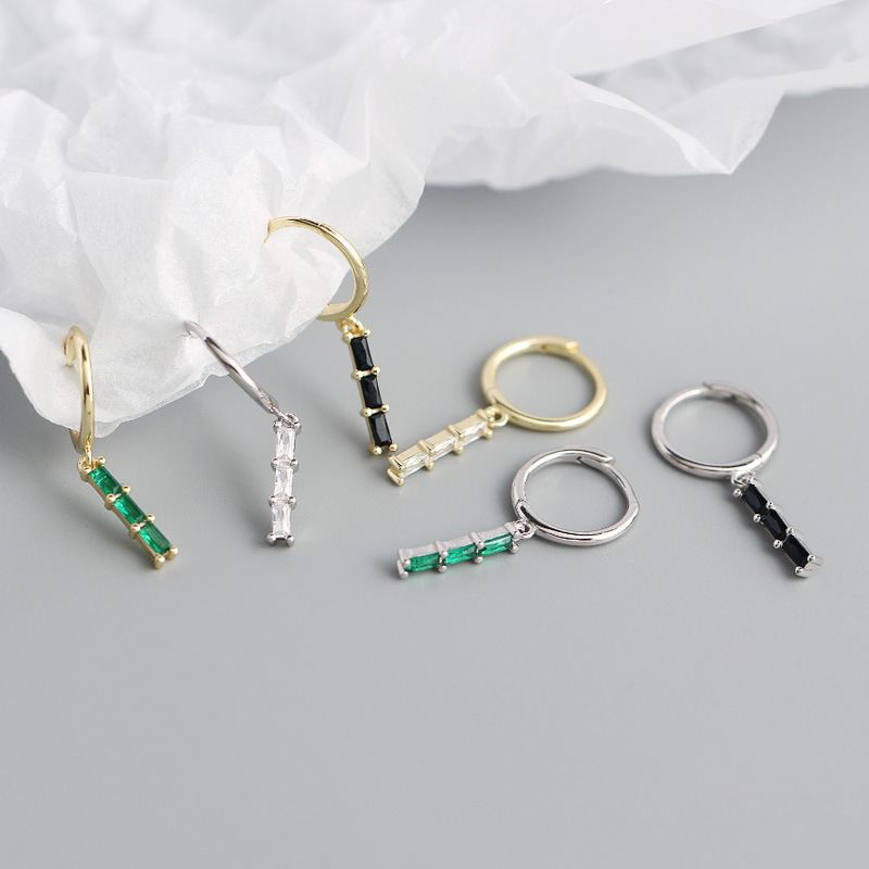 Silverbene Party Geometry CZ Rechteck Ohrringe aus 925er Sterling Silber, glänzend und modern im Bild sichtbar