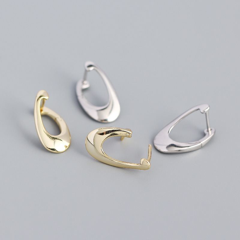 Unregelmäßig geformte Silber-Ohrringe aus 925er Sterling-Silber mit geometrischem Hohl-Design von silverbene