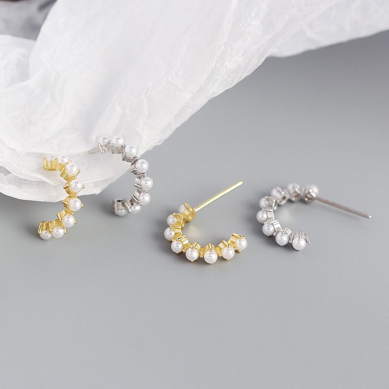 Silverbene Classic Shell Pearl Ohrringe in C-Form aus 925er Sterling Silber mit Perlen, elegante Ohrschmuck, Nahaufnahme