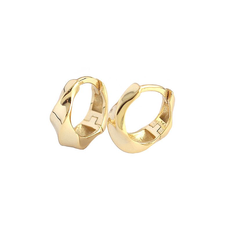 Sterling Silber Huggie-Ohrringe mit gedrehten geometrischen Designs von silverbene, edler Schmuck für das Ohr