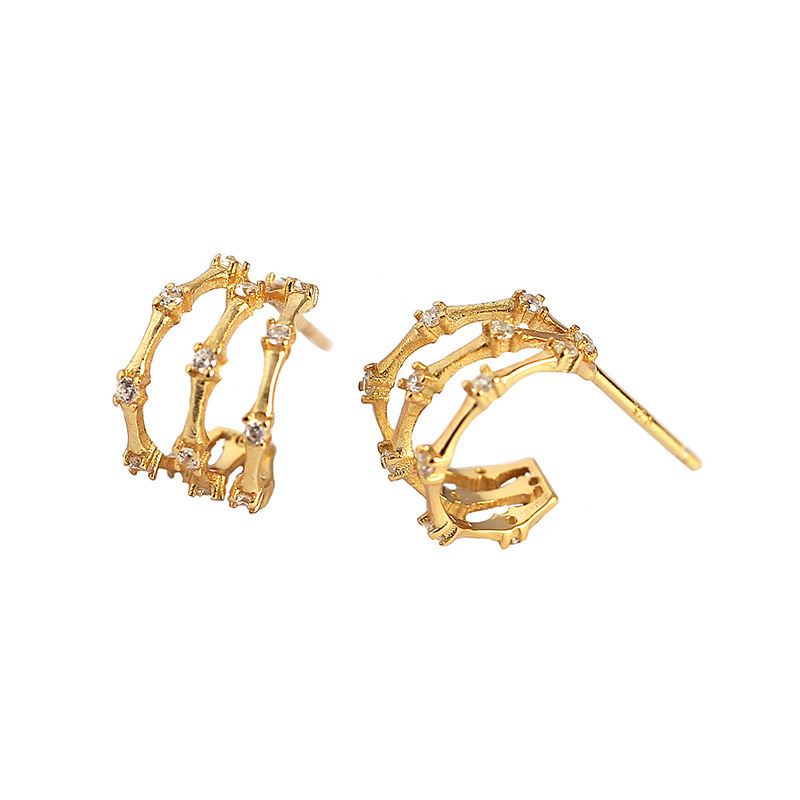 Moderne CZ C-Form Ohrstecker aus 925er Silber von silverbene, schlichte und elegante Ohrschmuck für Damen.