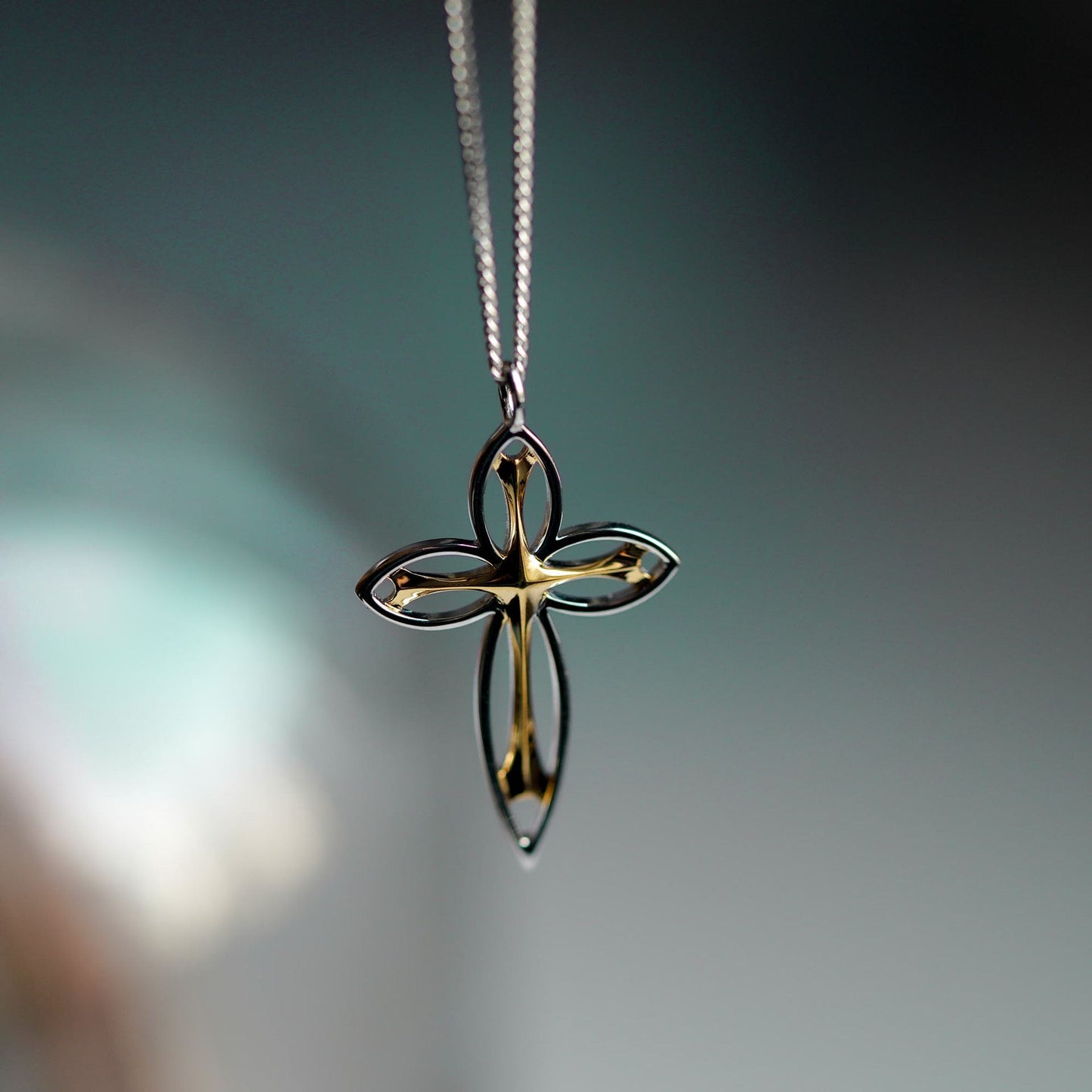 Hollow Goldenes Kreuz Anhänger aus 925 Sterlingsilber – Elegant - SterlingSilberSchmuck