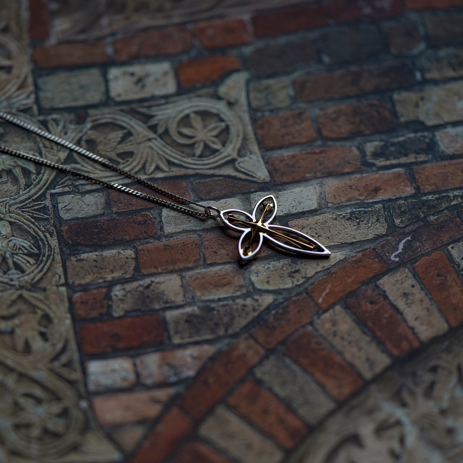 Hollow Goldenes Kreuz Anhänger aus 925 Sterlingsilber – Elegant - SterlingSilberSchmuck
