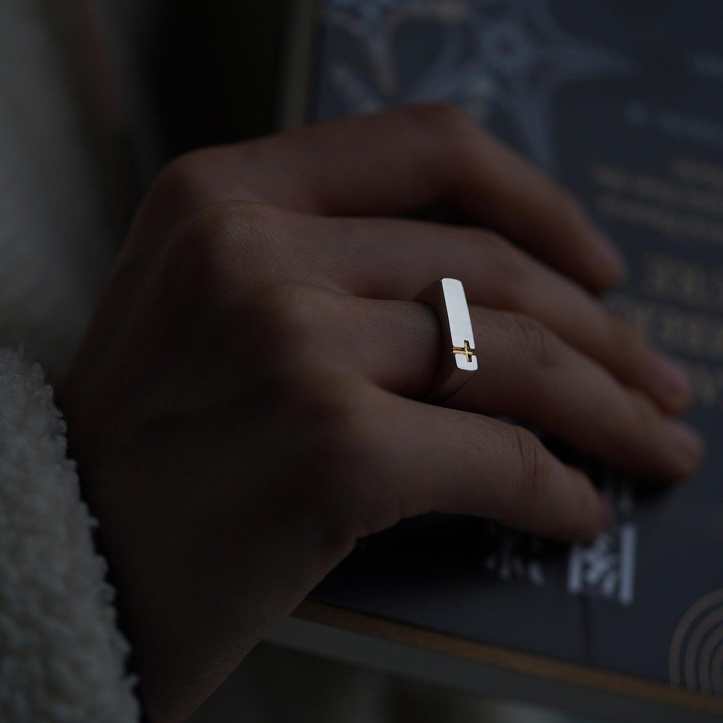 Goldenes Kreuz Ring aus 925 Sterlingsilber – Verstellbar - SterlingSilberSchmuck