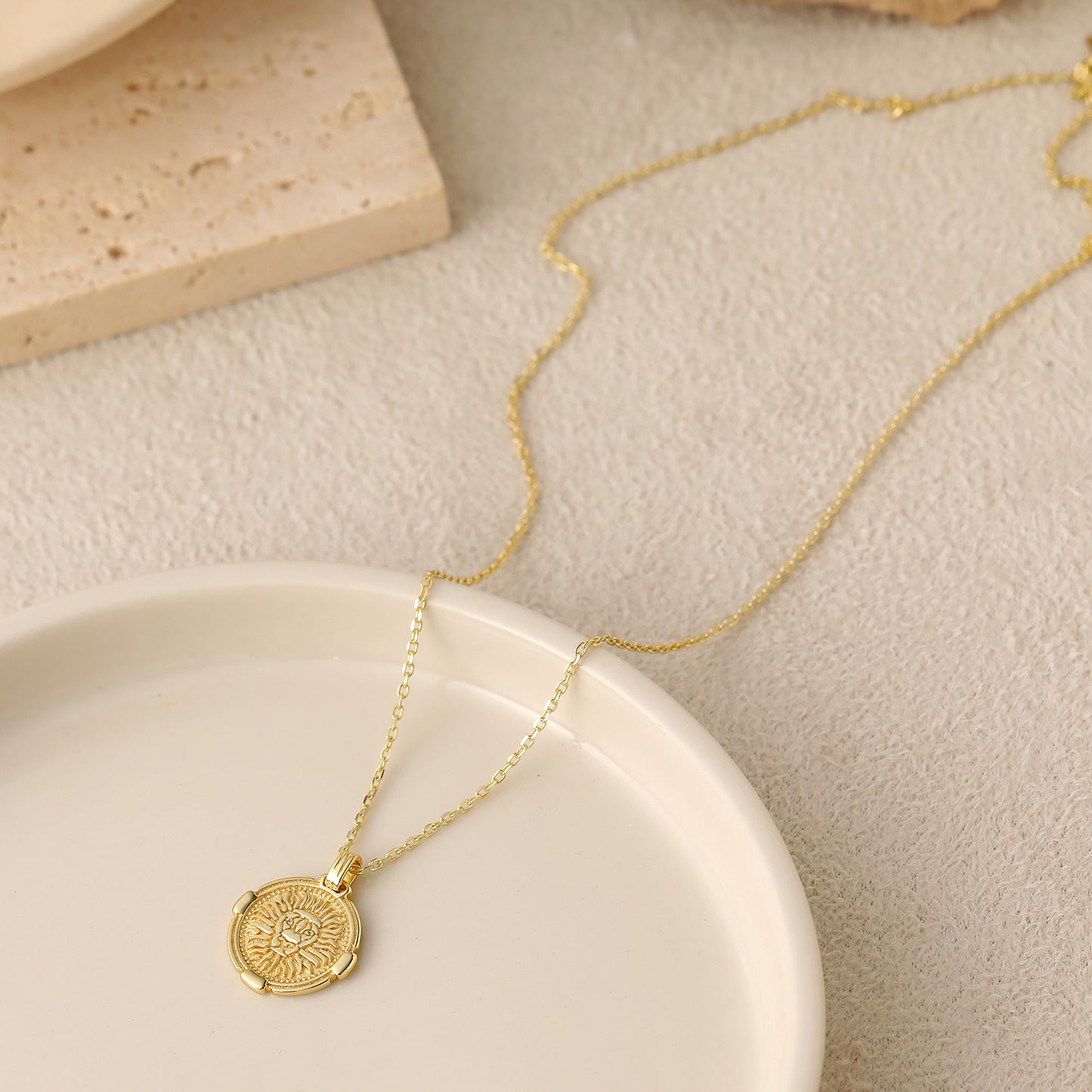 Gold 2D Löwe Halskette aus 925 Sterlingsilber – Vergoldet - SterlingSilberSchmuck